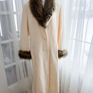 Terry Lewis Classic Luxuries Cream Trench Coat with Faux Fur Trim Vintage